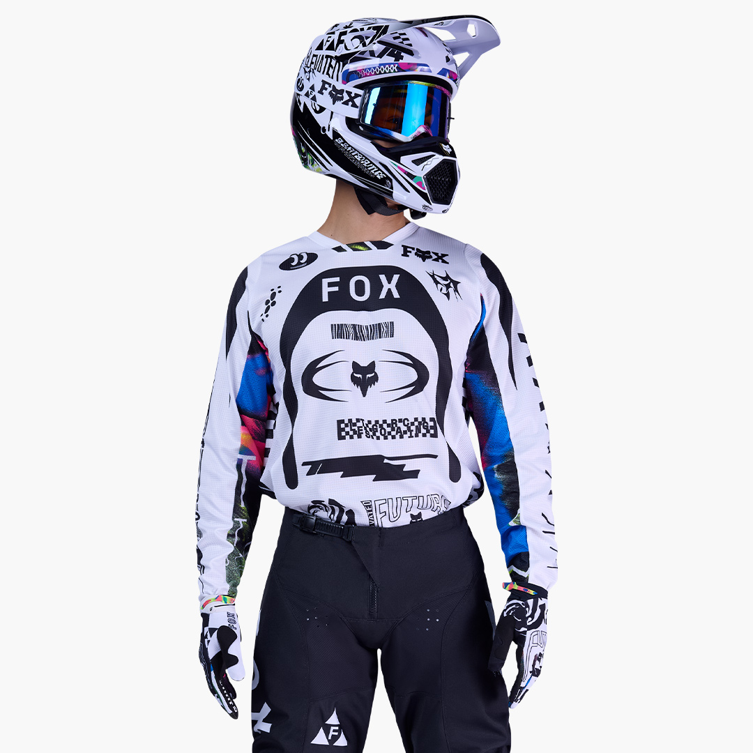 180 Cosmo — White/Black